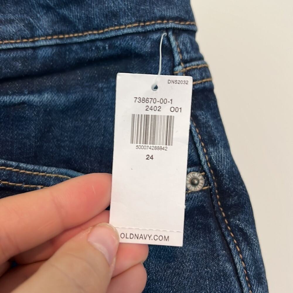 Old Navy Curvy High-Waisted Button-Fly OG Straight Cut-Off Ankle Jeans - Picture 5 of 16